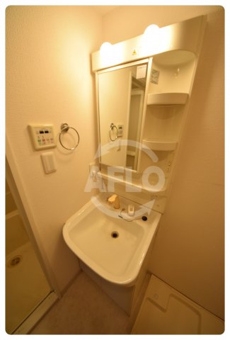 洗面設備　ジュネーゼグラン上本町　洗面化粧台