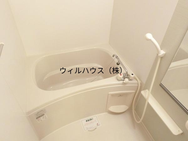 バス・シャワールーム　キレイにリフォームされています！