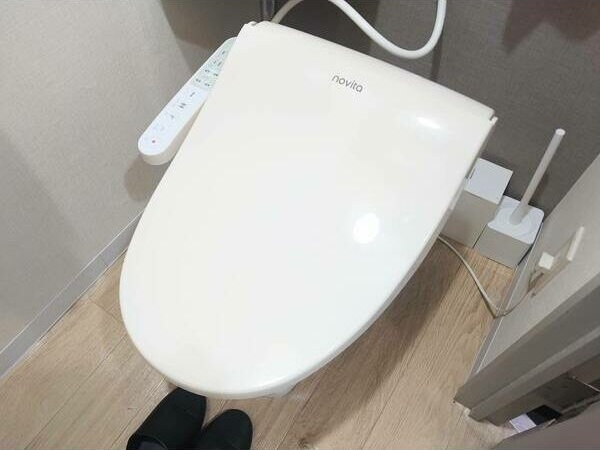 トイレ　嬉しいウォシュレット付きのトイレ！便座温かいですよ♪