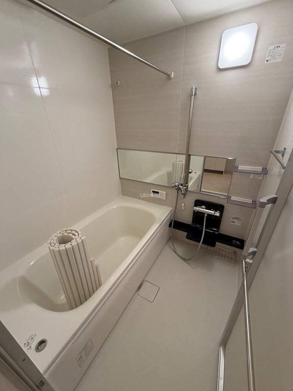 バス・シャワールーム　※同タイプの他のお部屋です