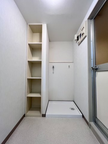 椿峰ニュータウン107街区4号棟の玄関写真