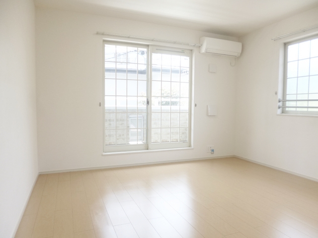居室・リビング　2面採光の明るいお部屋です♪