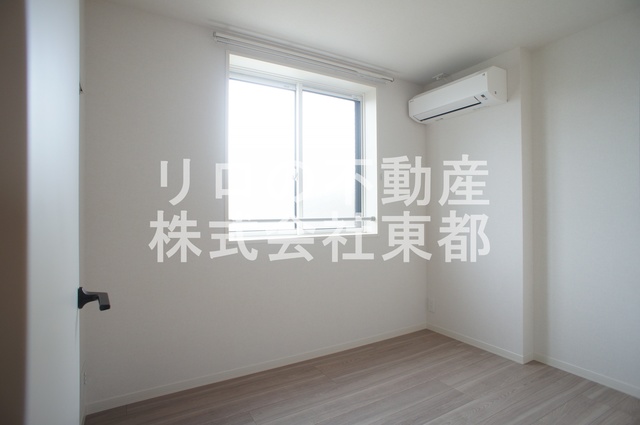 その他部屋・スペース　室内は落ち着いた温もりを感じるフローリングです☆