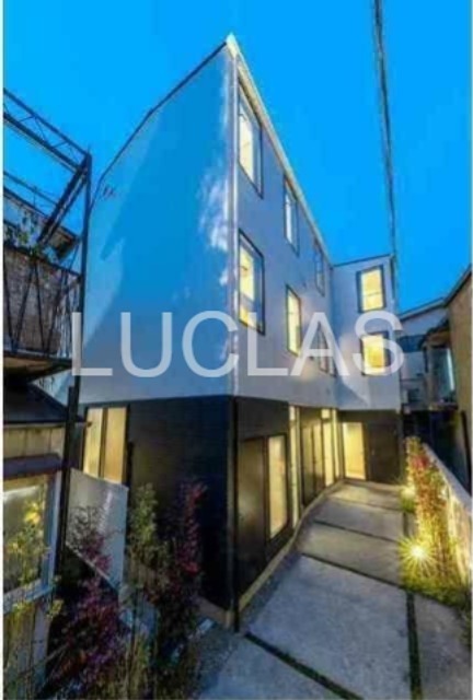 建物外観　『想いの先を照らし出す。』信頼が必要だからこそ、弊社へお任せ