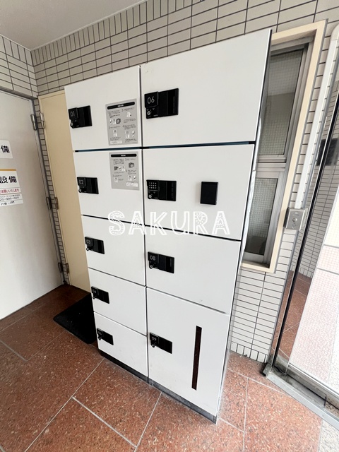 その他共有部分　外出の多い方でも安心の宅配ボックス付き♪ゆとりある共用スペー