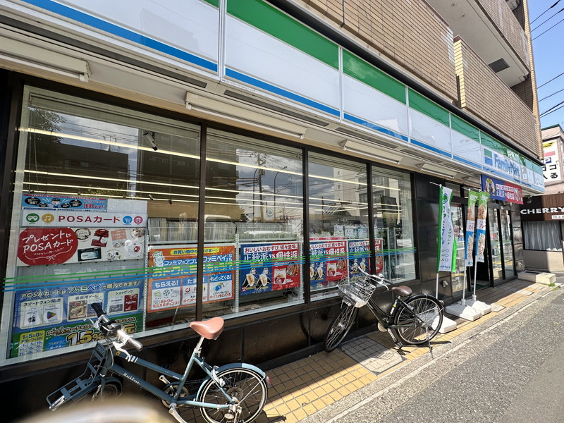 コンビニ　ファミリーマート代田橋駅前店（コンビニ）まで476m