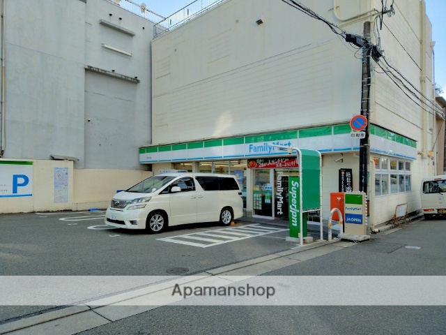 コンビニ　ファミリーマート豊中本町店（コンビニ）まで388m