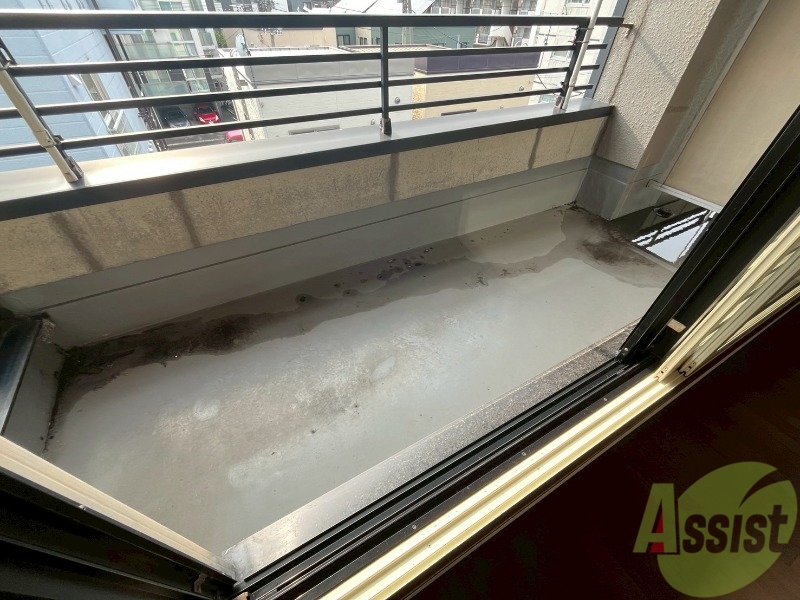 バルコニー　窓からの日光は気持ちを明るくしてくれますね！