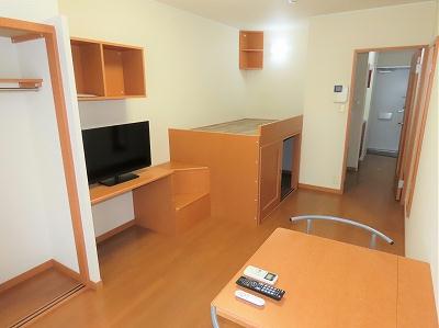 居室・リビング　ハイベッドタイプのお部屋です