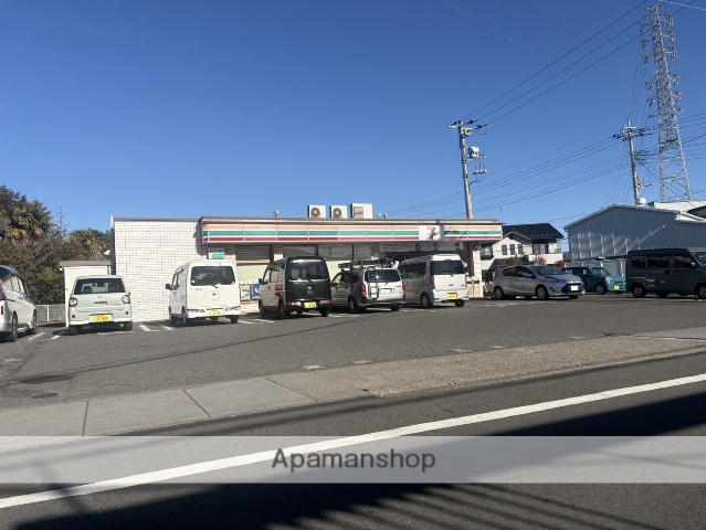 コンビニ　セブンイレブン（コンビニ）まで741m