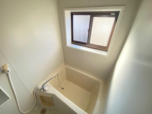 バス・シャワールーム　同タイプの別部屋の写真です