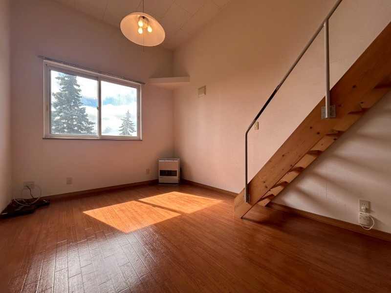 居室・リビング　広くてキレイなお部屋が広がっていて、充実した生活が送れそう。