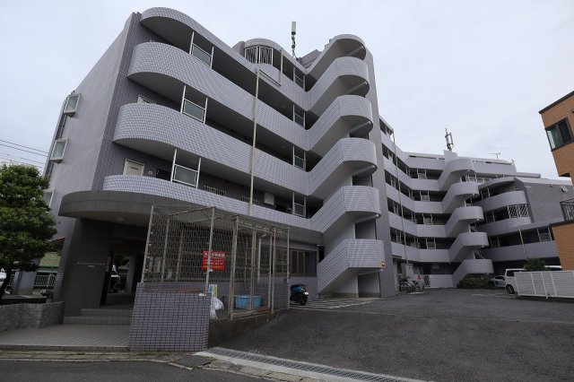 建物外観　南向きで日当たり良好です。