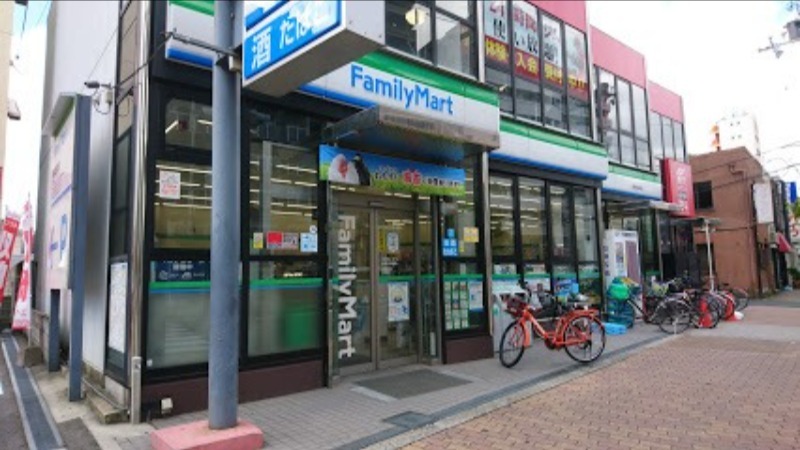 コンビニ　ファミリーマート新深江駅前店（コンビニ）まで16m