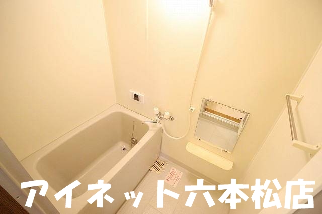 バス・シャワールーム　一日の疲れを癒しましょう。