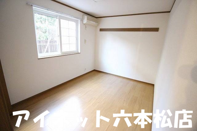 その他部屋・スペース　こちら寝室にいかがでしょうか。