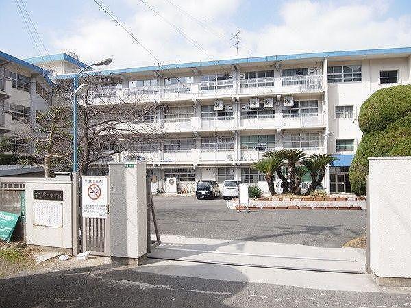 中学校　北九州市立霧丘中学校（中学校）まで1040m