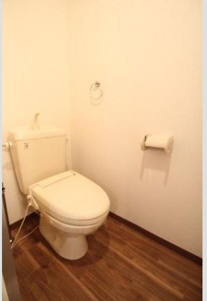 トイレ　※写真は同じマンションの違う部屋のものになります。