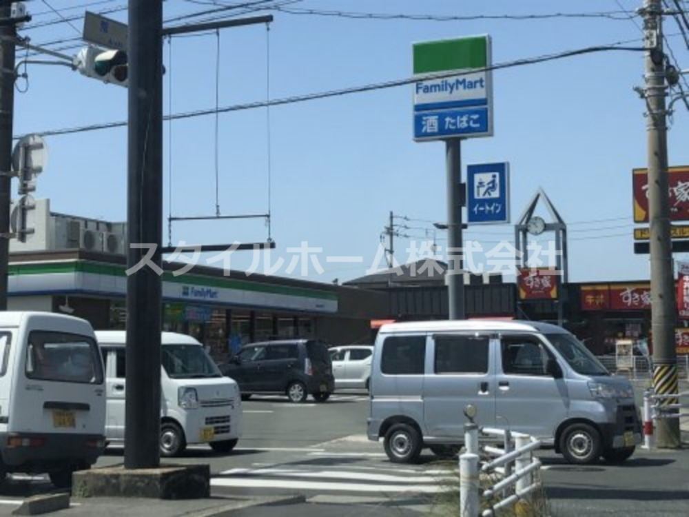 コンビニ　ファミリーマート 豊橋花田荒木店（コンビニ）まで521m