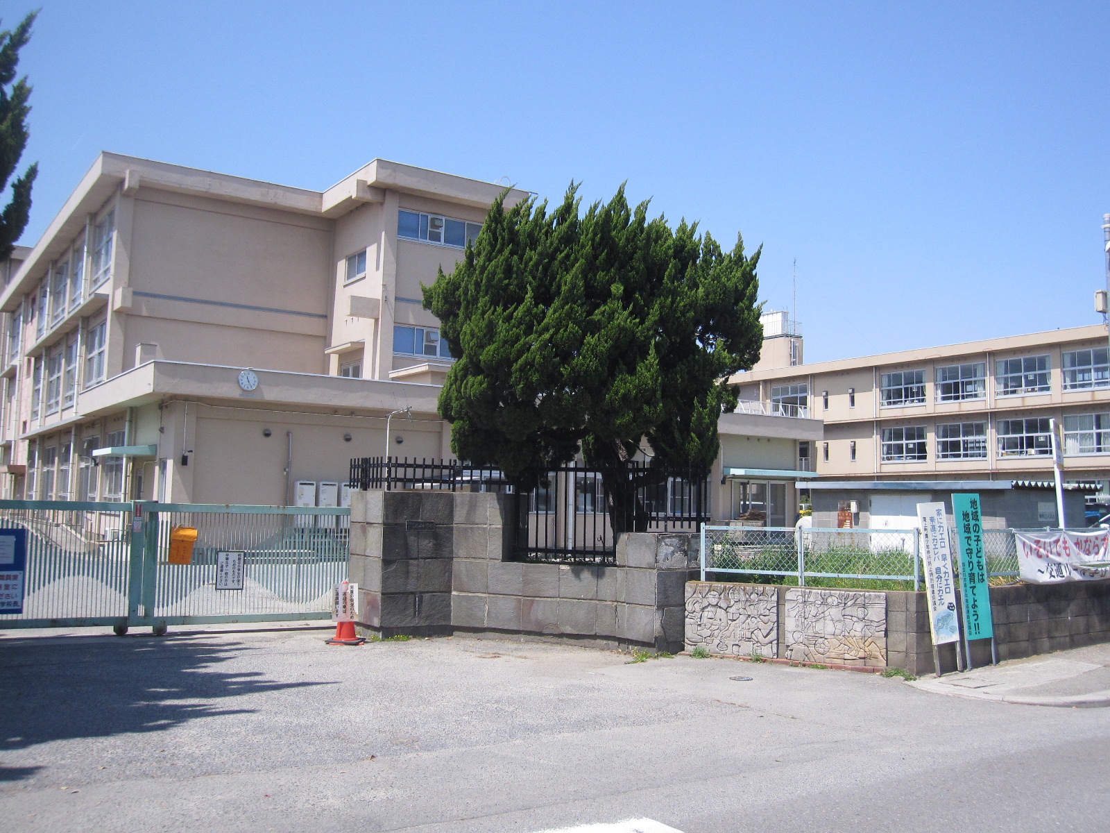 小学校　尾上小学校（小学校）まで737m