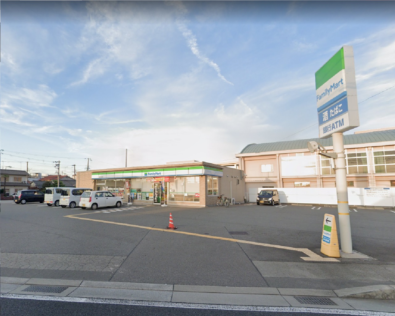 コンビニ　ファミリーマート加古川長田店（コンビニ）まで739m