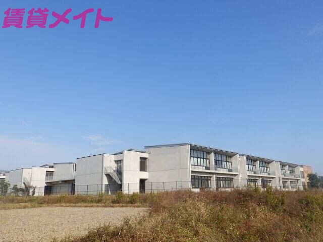 中学校　鈴鹿市立神戸中学校（中学校）まで2657m