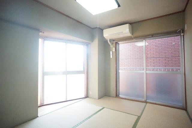 その他部屋・スペース　２面採光なので、明るく風通しのよいお部屋です♪