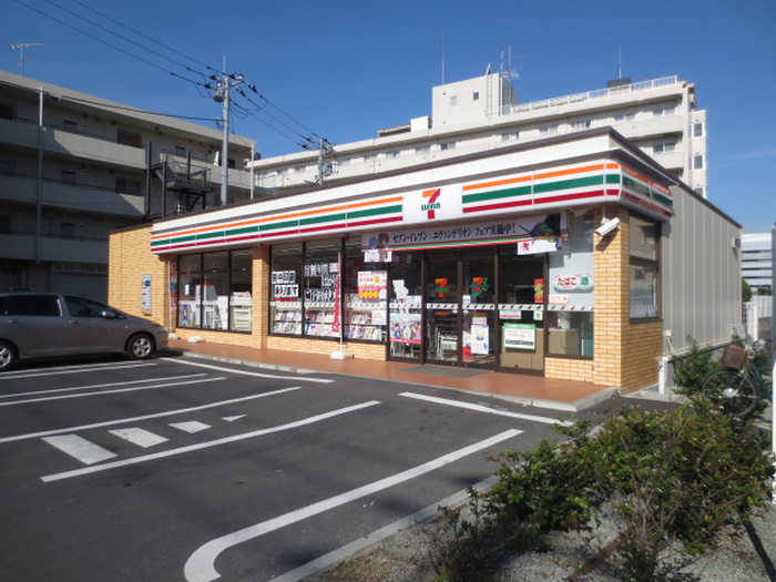 コンビニ　セブンイレブン横浜鴨居1丁目（コンビニ）まで205m