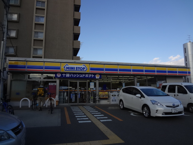 コンビニ　ミニストップ吹田南金田店（コンビニ）まで712m