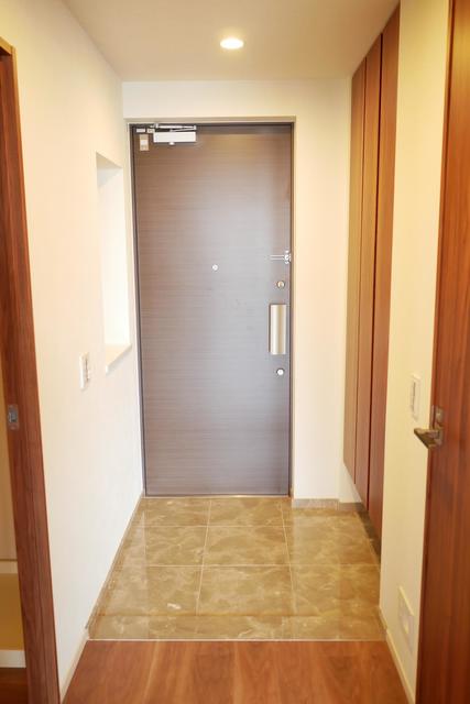 玄関　※写真は同タイプ住戸です。