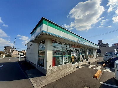 その他　ファミリーマートサンフラワー店（その他）まで290m