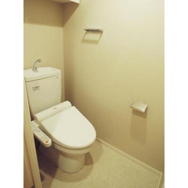 トイレ　※写真は同タイプ住戸です。