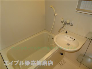 バス・シャワールーム　写真は反転のお部屋です