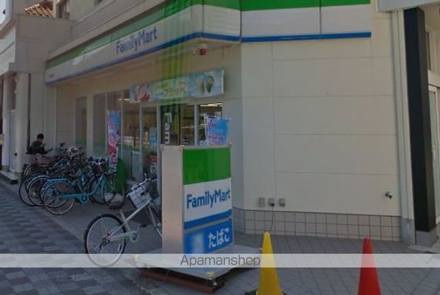 コンビニ　ファミリーマート（コンビニ）まで240m
