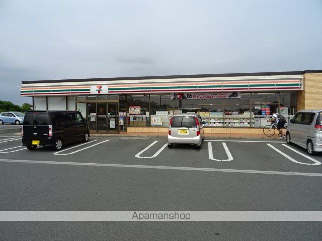 コンビニ　セブンイレブン（コンビニ）まで882m