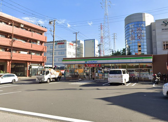 コンビニ　ファミリーマート（コンビニ）まで308m