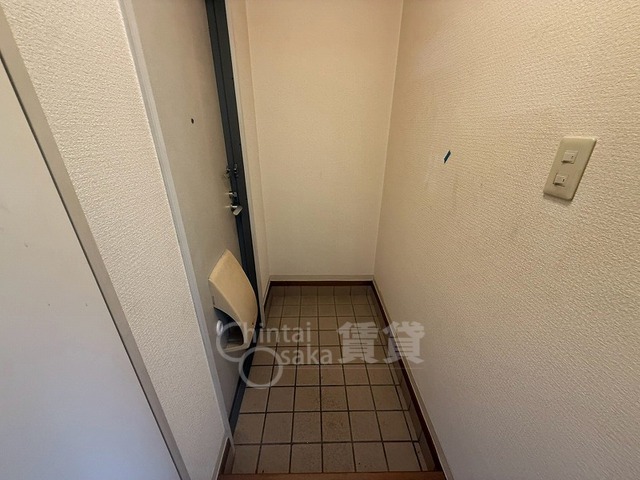 大阪モノレール本線 柴原阪大前駅 徒歩7分 2階建 築34年の玄関写真