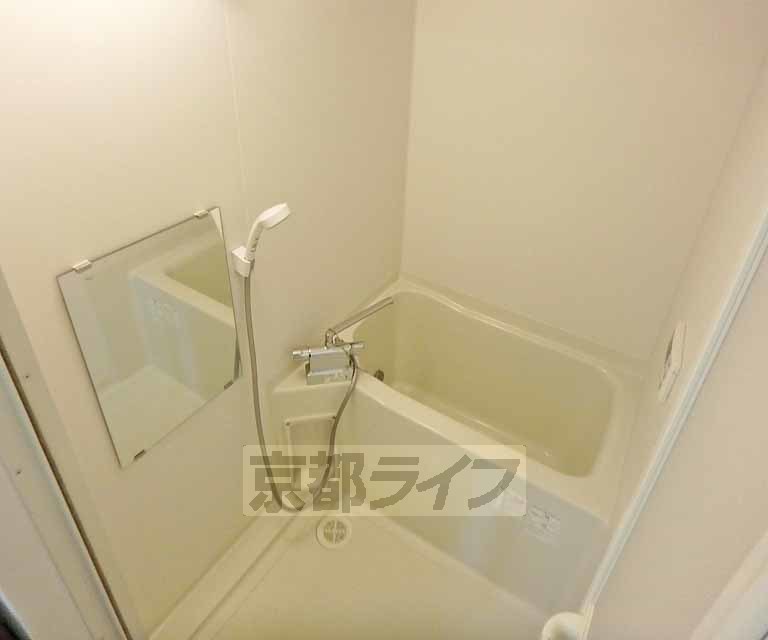 バス・シャワールーム　バスルームの写真です
