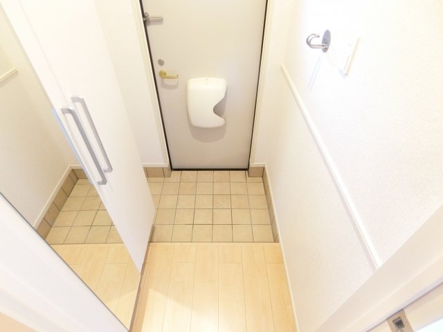 玄関　同施工会社のイメージ写真