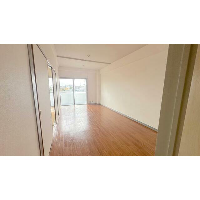 松栄大宮マンションの居間写真