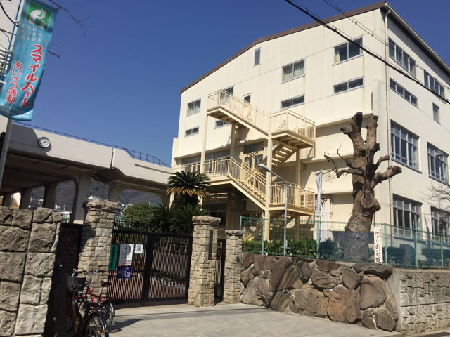 中学校　本山南中学校（中学校）まで529m
