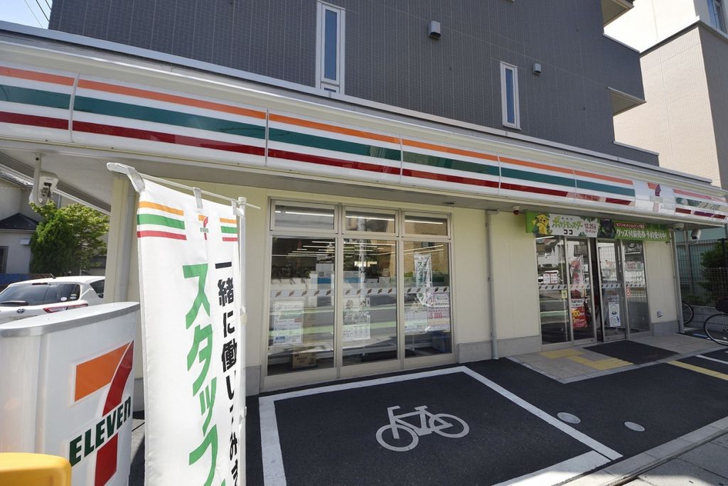 コンビニ　セブンイレブン草加谷塚1丁目店（コンビニ）まで870m