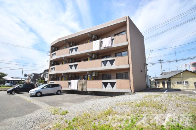 建物外観　落ち着いた雰囲気の外観です