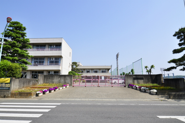 中学校　東松山市立東中学校（中学校）まで751m