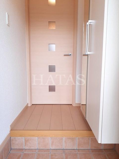 玄関　同物件別部屋です。