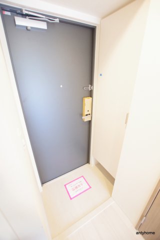 エスリード弁天町ポートヴィラの玄関写真