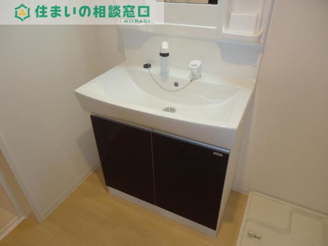 ＪＲ東海道本線 岡崎駅 バス乗車時間：10分 最寄りバス停で下車 徒歩1分 2階建 築11年の内装写真