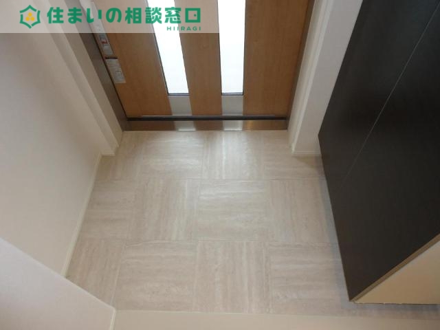 ＪＲ東海道本線 岡崎駅 バス乗車時間：10分 最寄りバス停で下車 徒歩1分 2階建 築11年の玄関写真