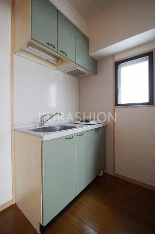 キッチン　１DKの別部屋の写真になります。