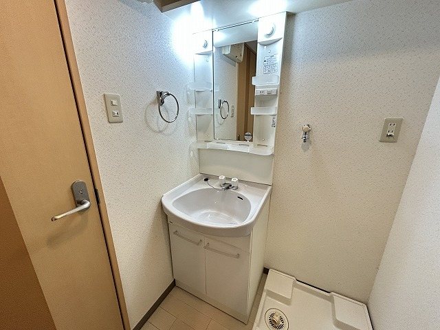 洗面設備　同物件別部屋の写真